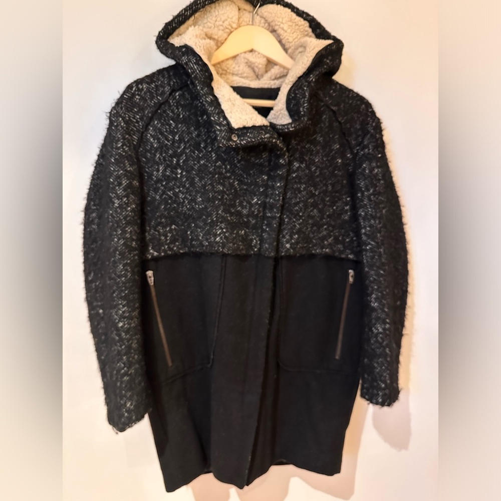 Woman’s black coat - Zara